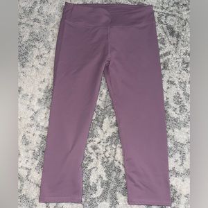 Fabletics 3/4 length mid rise pink leggings, size medium